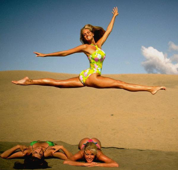 Ashley Montana (jumping), Shana Zadrick and Vendela :: Robert Huntzinger/SI